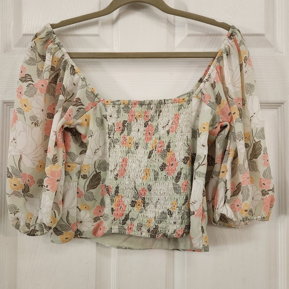 Abercrombie & Fitch Floral Crop Top in Cream and Pink - Picture 6 of 13